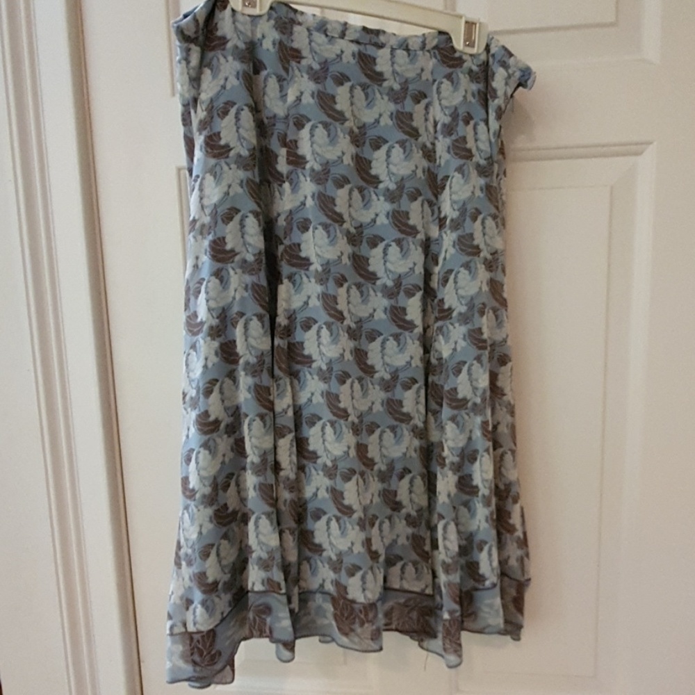 100% Silk Max Studio skirt. Size S.